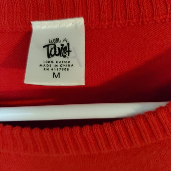 Medium size sweater in great condition - Picture 2 of 2